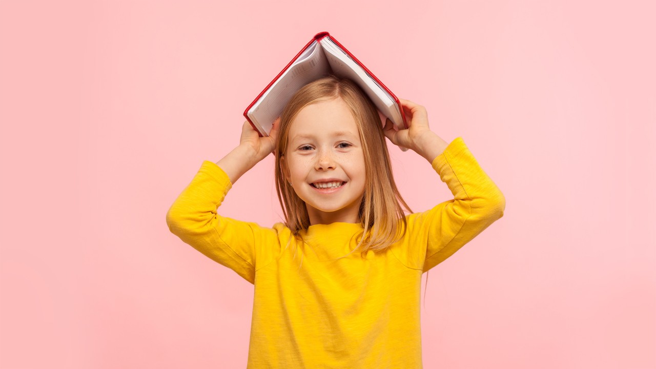 Mädchen mit Buch